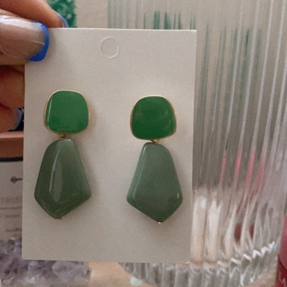 Green stone earrings - Picture 2 of 4